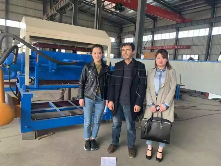 Sri Lanka customer visiting for egg carton machine